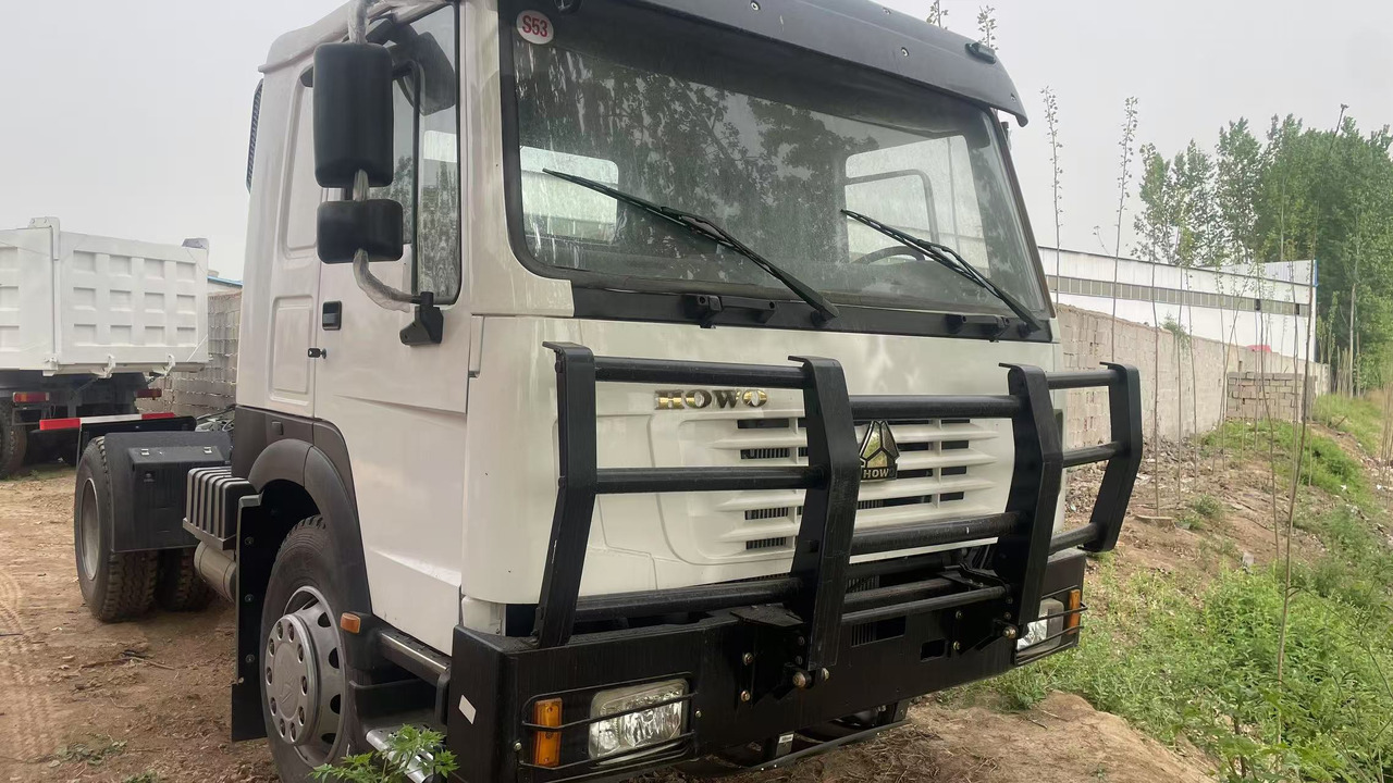 SINOTRUK HOWO 4*2 6*4 8*4 - Vilcējs: foto 1 SINOTRUK HOWO 4*2 6*4 8*4 - Vilcējs: foto 1
