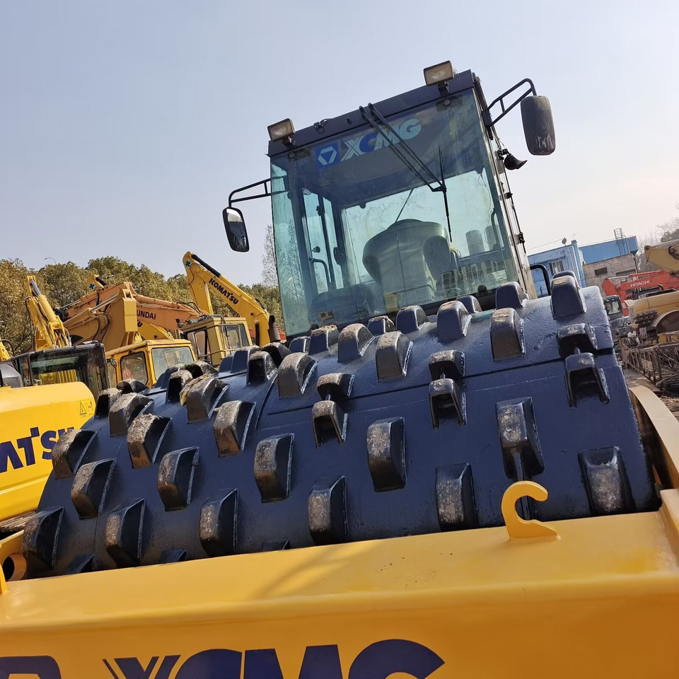 XCMG XS 223J WITH SHEEP FOOT PAD - Ceļu veltnis: foto 1 XCMG XS 223J WITH SHEEP FOOT PAD - Ceļu veltnis: foto 1