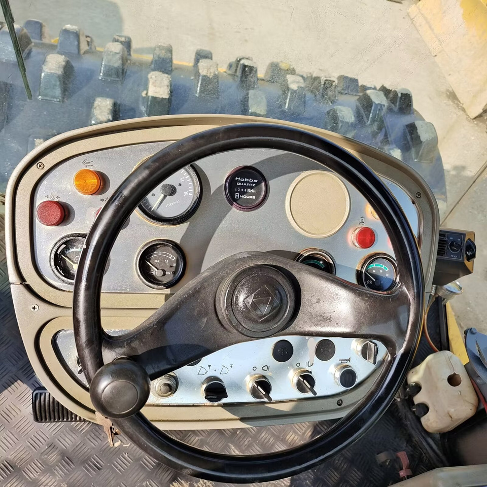 XCMG XS 223J WITH SHEEP FOOT PAD - Ceļu veltnis: foto 3 XCMG XS 223J WITH SHEEP FOOT PAD - Ceļu veltnis: foto 3