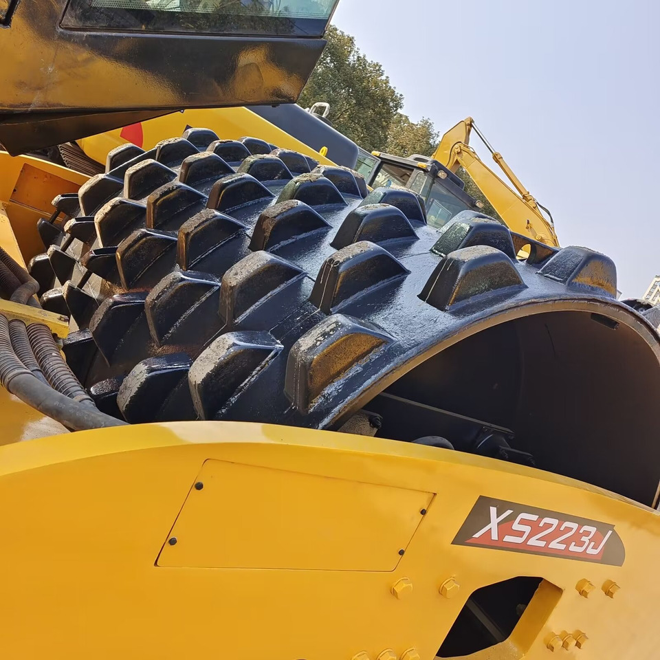 XCMG XS 223J WITH SHEEP FOOT PAD - Ceļu veltnis: foto 5 XCMG XS 223J WITH SHEEP FOOT PAD - Ceļu veltnis: foto 5