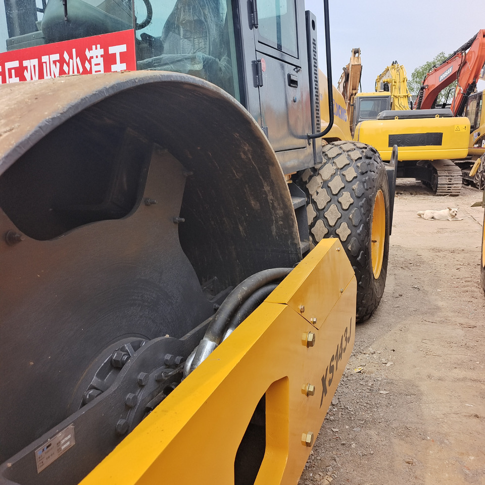 XCMG XS203J - Ceļu veltnis: foto 5 XCMG XS203J - Ceļu veltnis: foto 5