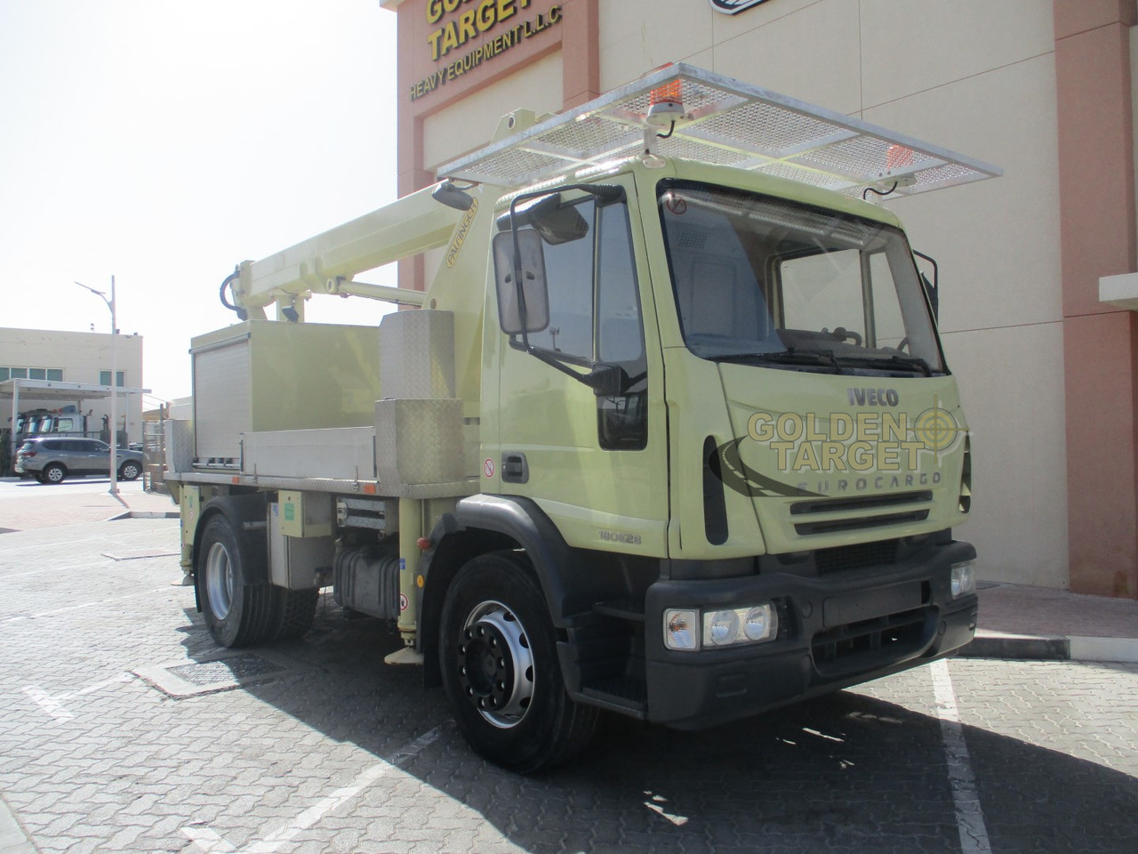 Iveco EURO CARGO 180E28 4x2 PALFINGER P180 Manlift - Autopacēlājs: foto 1 Iveco EURO CARGO 180E28 4x2 PALFINGER P180 Manlift - Autopacēlājs: foto 1