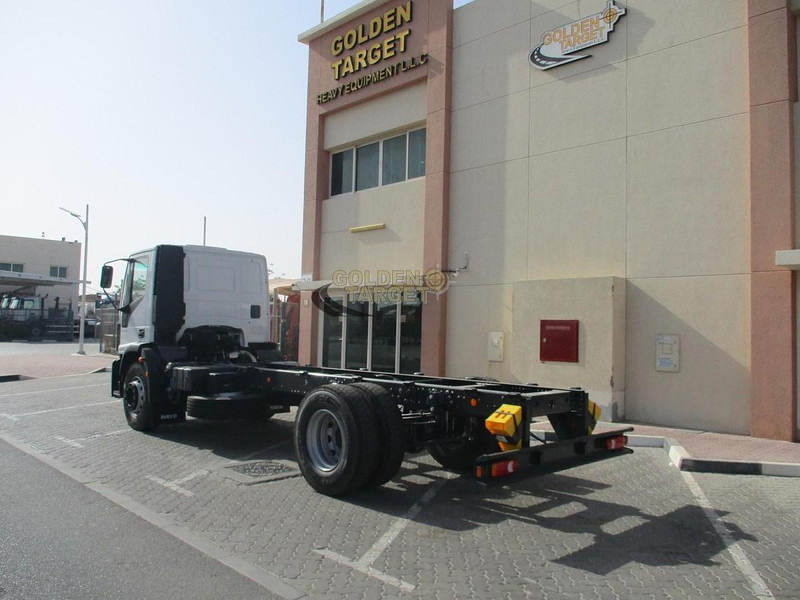 Iveco EUROCARGO 180E28 - Puspiekabe šasija: foto 4 Iveco EUROCARGO 180E28 - Puspiekabe šasija: foto 4