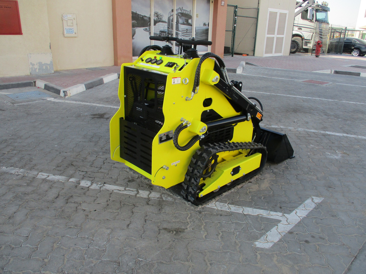 MACHPRO MPS330 Mini Skid Steer - Kompaktiekrāvējs: foto 3 MACHPRO MPS330 Mini Skid Steer - Kompaktiekrāvējs: foto 3
