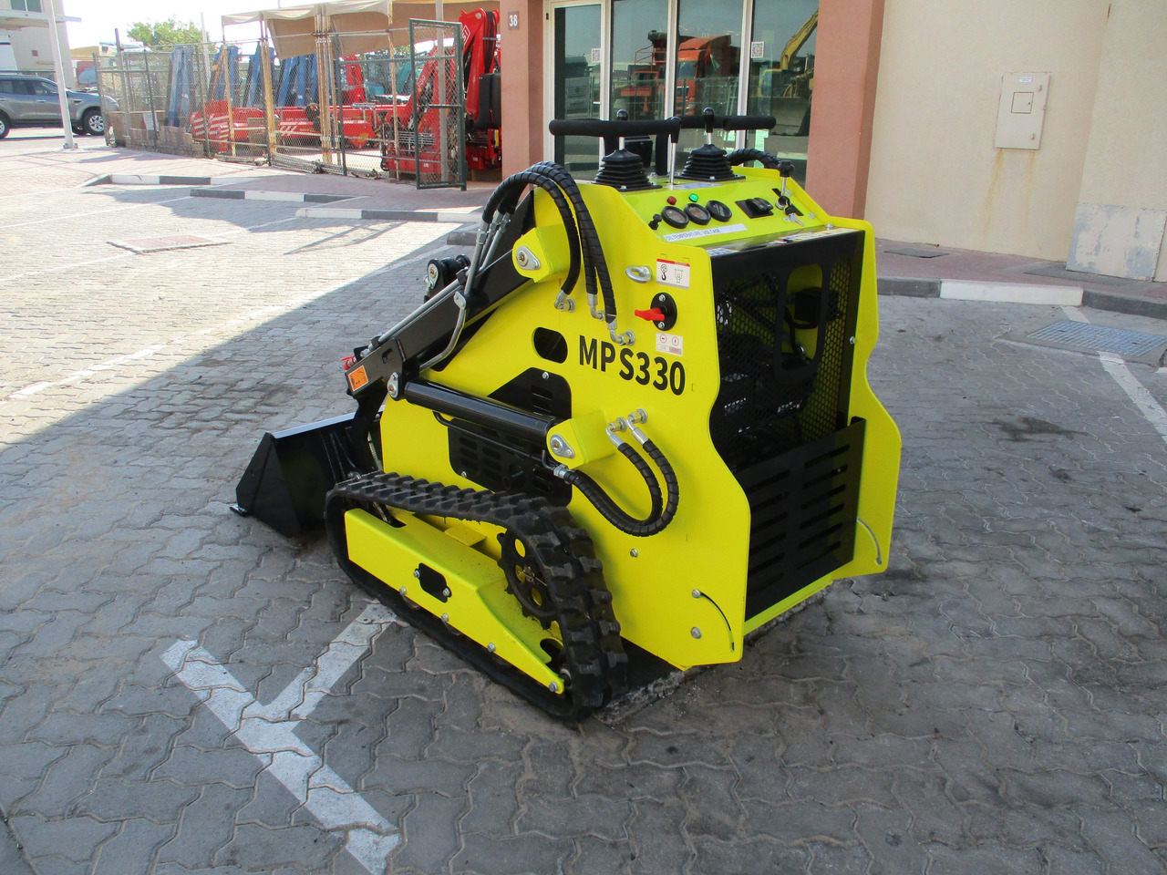 MACHPRO MPS330 Mini Skid Steer - Kompaktiekrāvējs: foto 4 MACHPRO MPS330 Mini Skid Steer - Kompaktiekrāvējs: foto 4