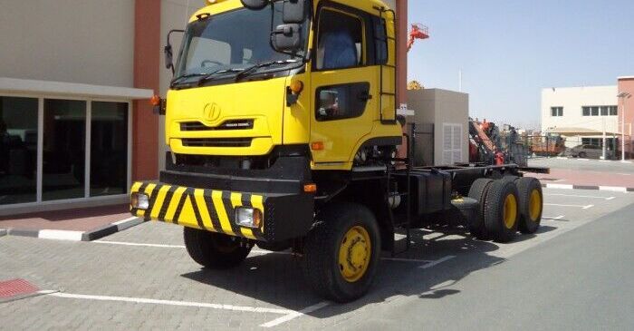 Nissan UD CZ4YL 6x6 Chassis Truck - Šasija kravas automašīna: foto 1 Nissan UD CZ4YL 6x6 Chassis Truck - Šasija kravas automašīna: foto 1