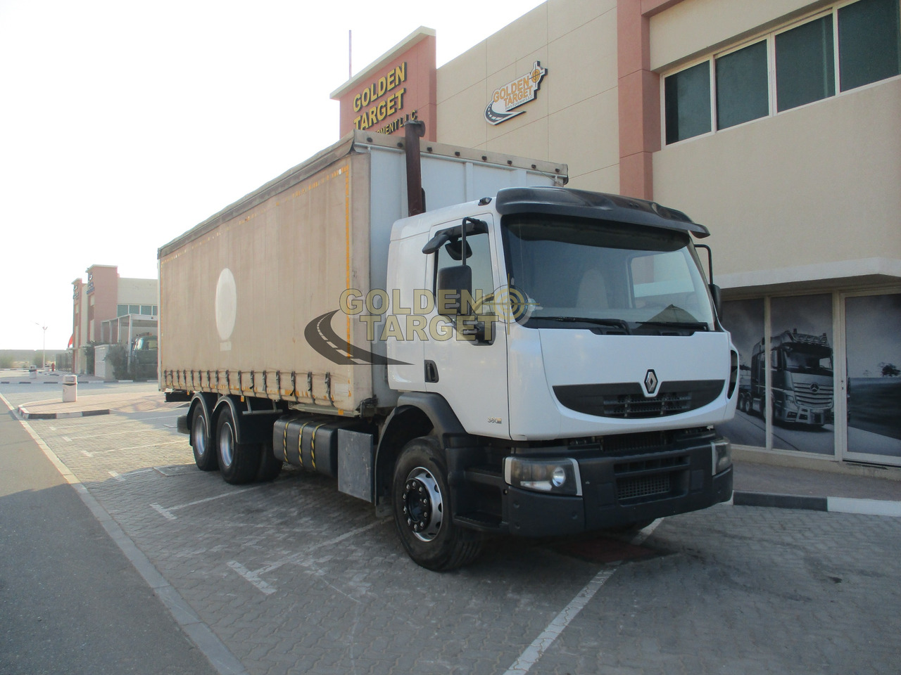 Renault KERAX 380 Curtainsider Truck - Kravas automašīna ar tentu: foto 1 Renault KERAX 380 Curtainsider Truck - Kravas automašīna ar tentu: foto 1