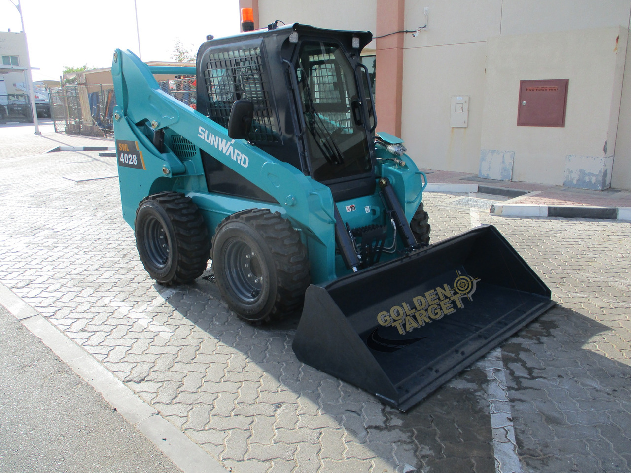 SUNWARD SWL4028 Skid Steer - Kompaktiekrāvējs: foto 1 SUNWARD SWL4028 Skid Steer - Kompaktiekrāvējs: foto 1