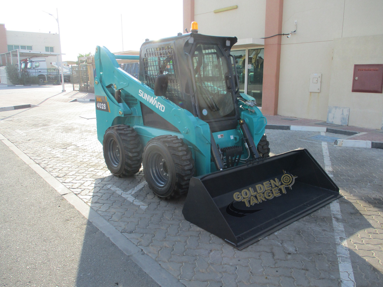 SUNWARD SWL4028 Skid Steer - Kompaktiekrāvējs: foto 1 SUNWARD SWL4028 Skid Steer - Kompaktiekrāvējs: foto 1