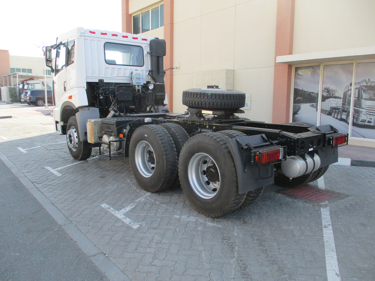 FAW 4181P2K15 6x4 Head Truck - Vilcējs: foto 4 FAW 4181P2K15 6x4 Head Truck - Vilcējs: foto 4