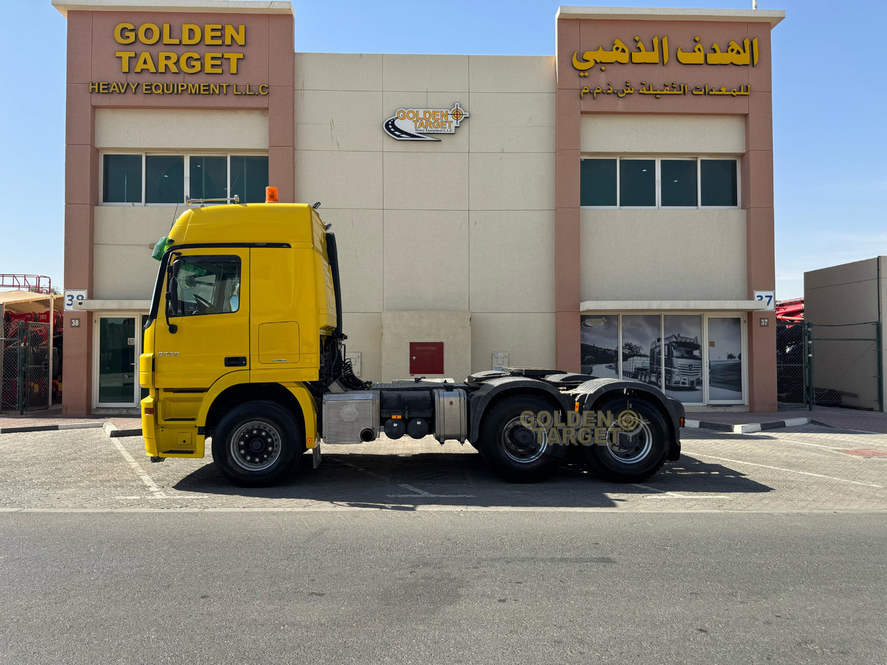 Mercedes Benz ACTROS 3355 6x4 Head Truck - Vilcējs: foto 5 Mercedes Benz ACTROS 3355 6x4 Head Truck - Vilcējs: foto 5