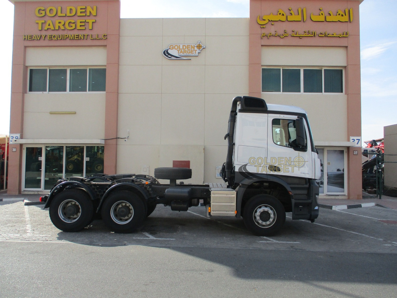 Mercedes-Benz Actros 3342 6x4 Right Hand Head Truck - Vilcējs: foto 5 Mercedes-Benz Actros 3342 6x4 Right Hand Head Truck - Vilcējs: foto 5