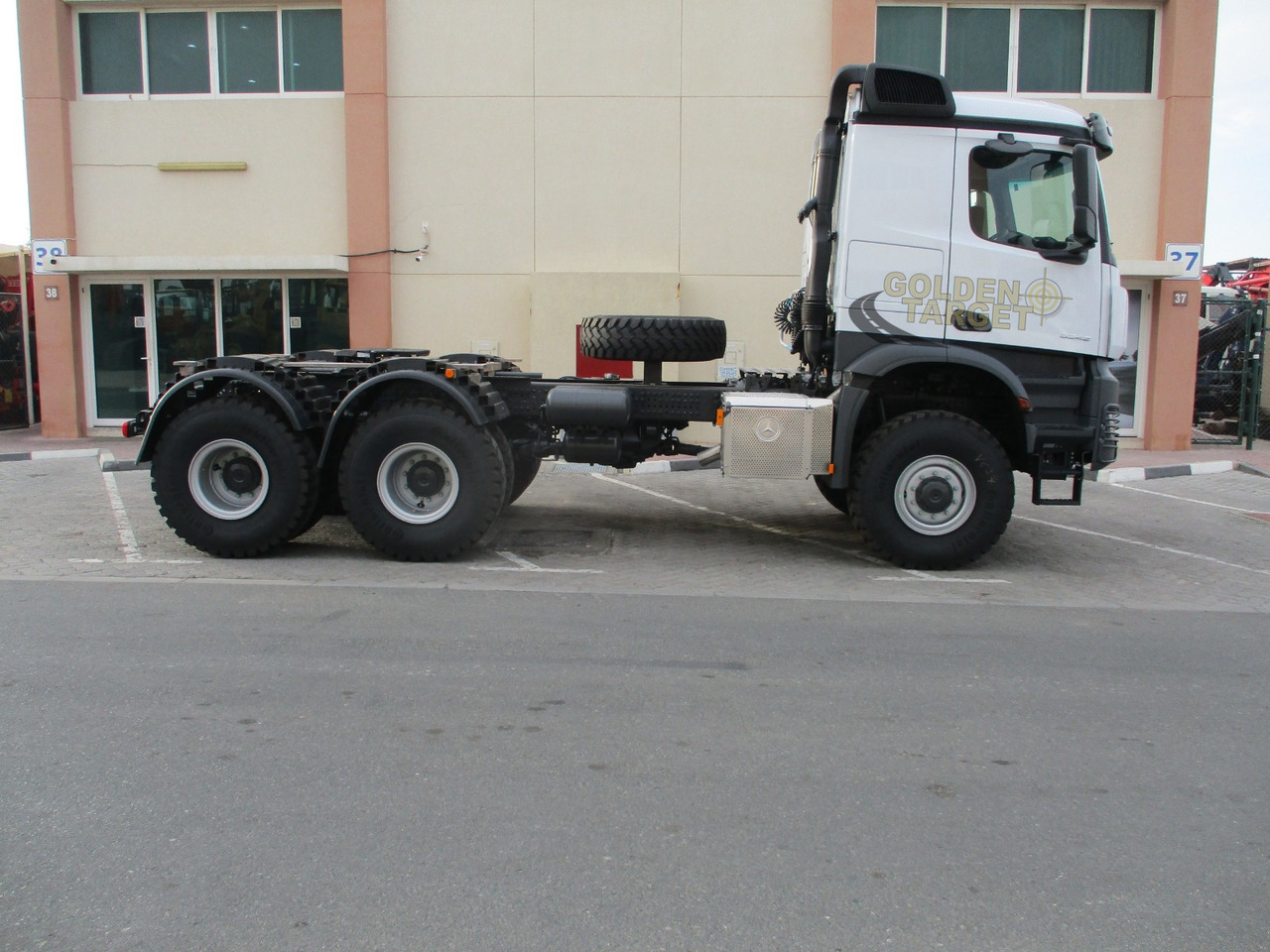 Mercedes-Benz Arocs 3342 6x6 Head Truck - Vilcējs: foto 5 Mercedes-Benz Arocs 3342 6x6 Head Truck - Vilcējs: foto 5