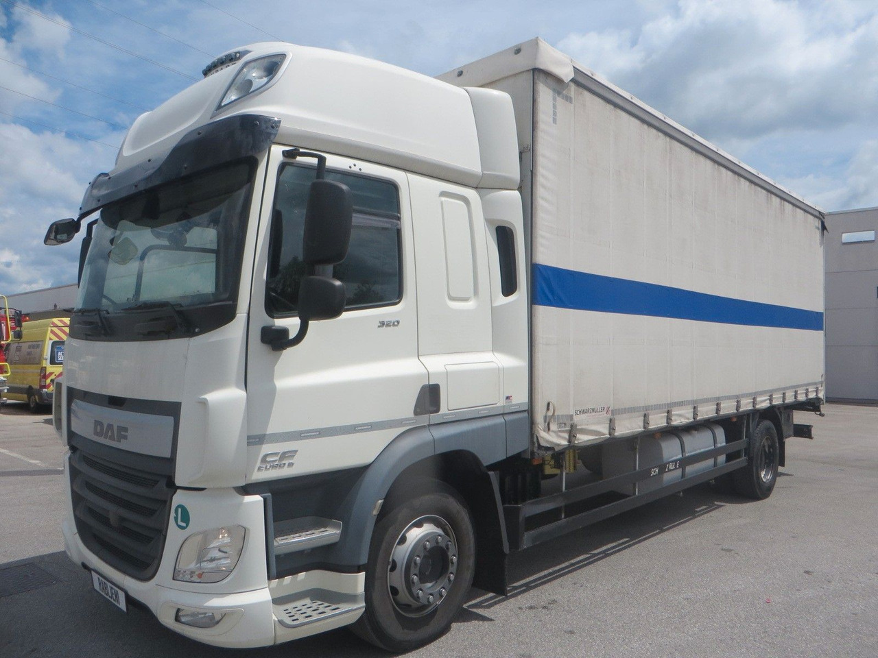 DAF CF320 4x2 18T Curtainside 7.70m - Kravas automašīna ar tentu: foto 1 DAF CF320 4x2 18T Curtainside 7.70m - Kravas automašīna ar tentu: foto 1