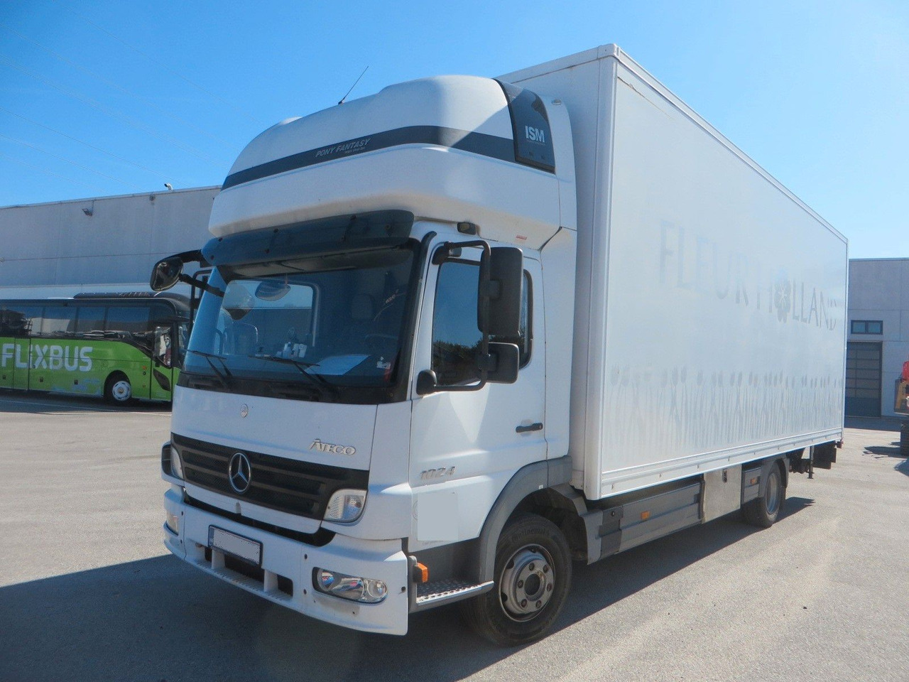 Mercedes-Benz Atego 1024 Box body with tail lift - Kravas automašīna ar slēgto virsbūvi: foto 1 Mercedes-Benz Atego 1024 Box body with tail lift - Kravas automašīna ar slēgto virsbūvi: foto 1