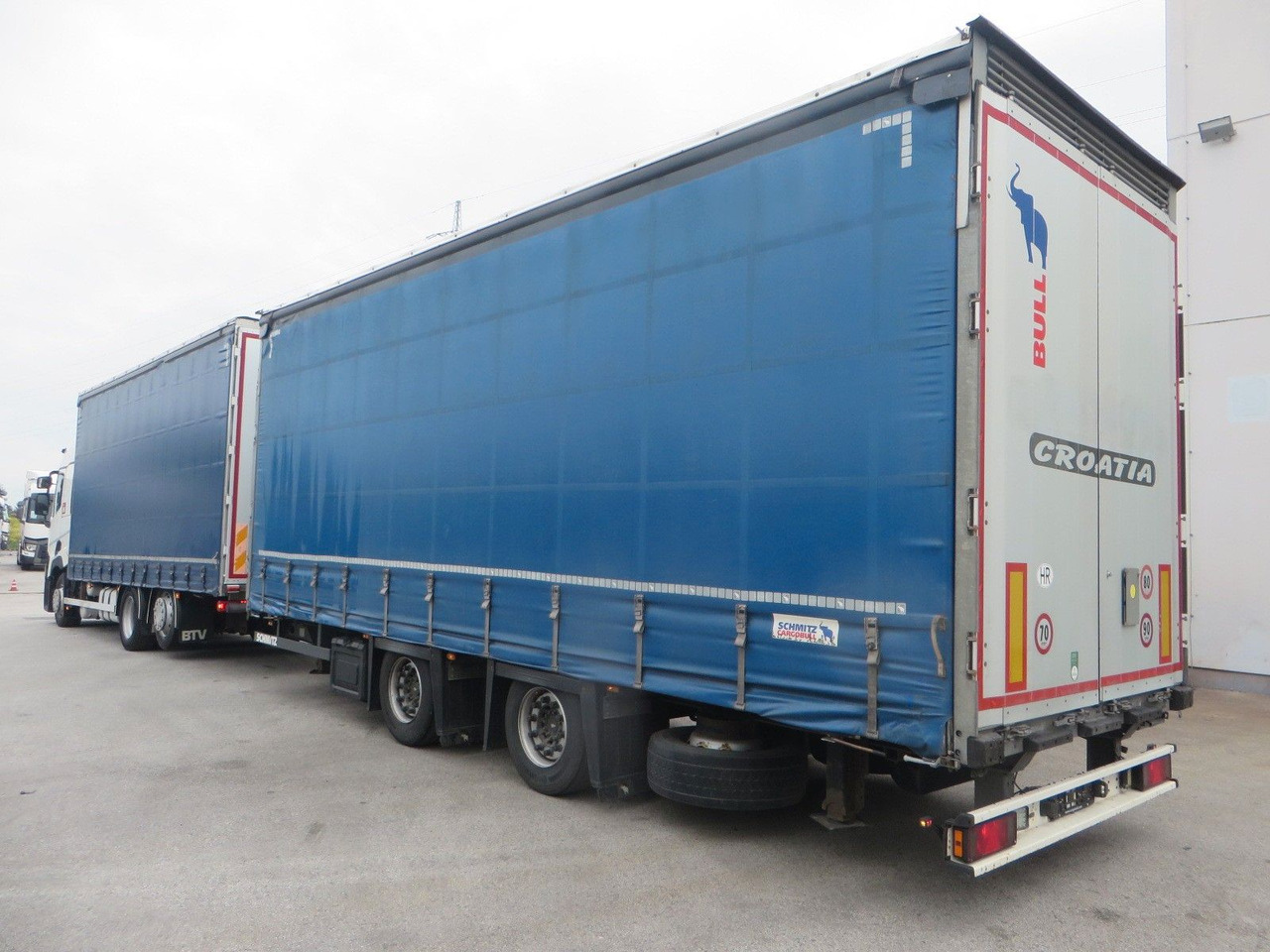 Renault T480 SC 6x2 Tandem jumbo 116m3 - Kravas automašīna ar tentu: foto 4 Renault T480 SC 6x2 Tandem jumbo 116m3 - Kravas automašīna ar tentu: foto 4