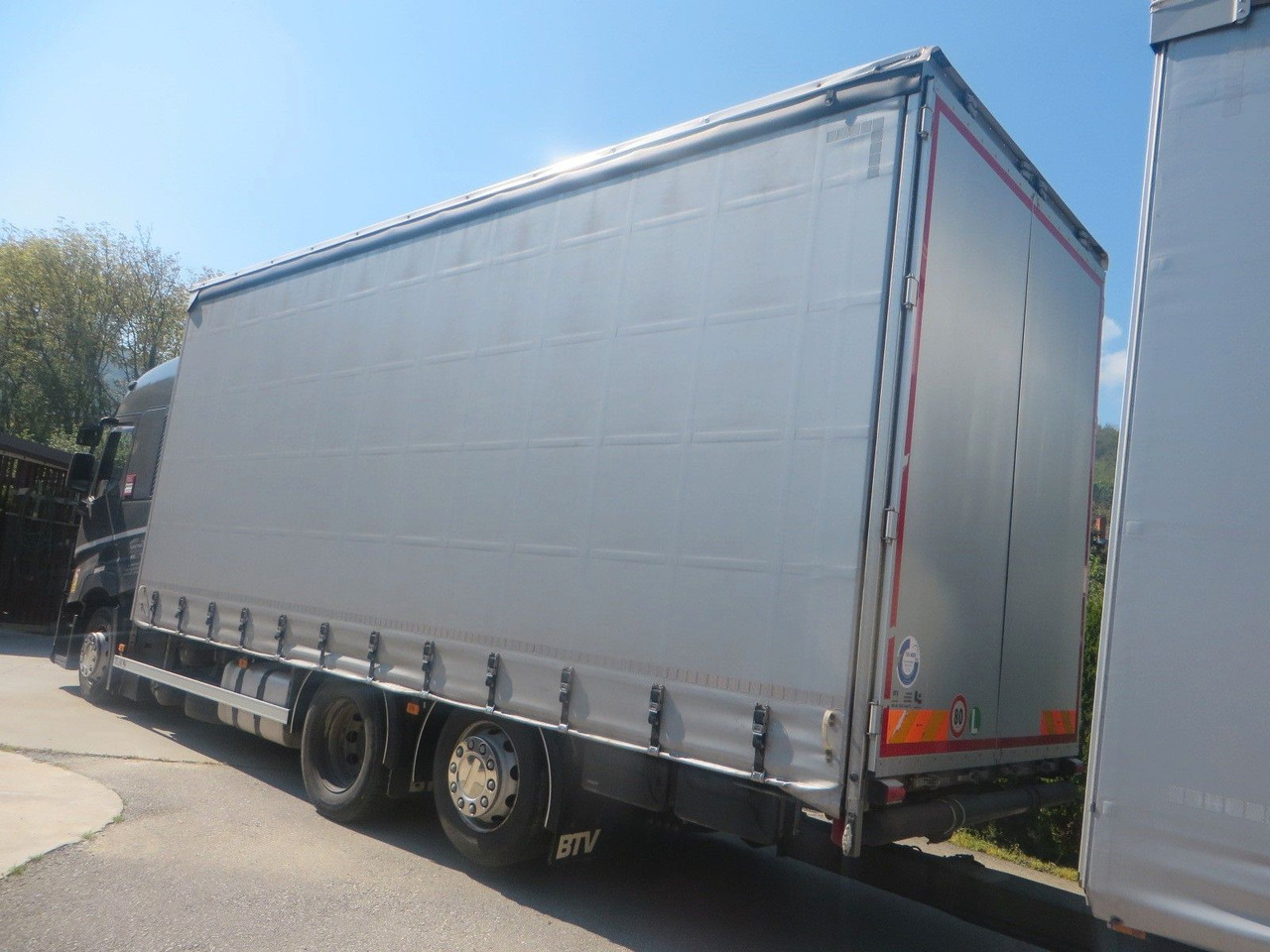 Renault T480 SC 6x2 tandem jumbo 116m3 - Kravas automašīna ar tentu: foto 5 Renault T480 SC 6x2 tandem jumbo 116m3 - Kravas automašīna ar tentu: foto 5