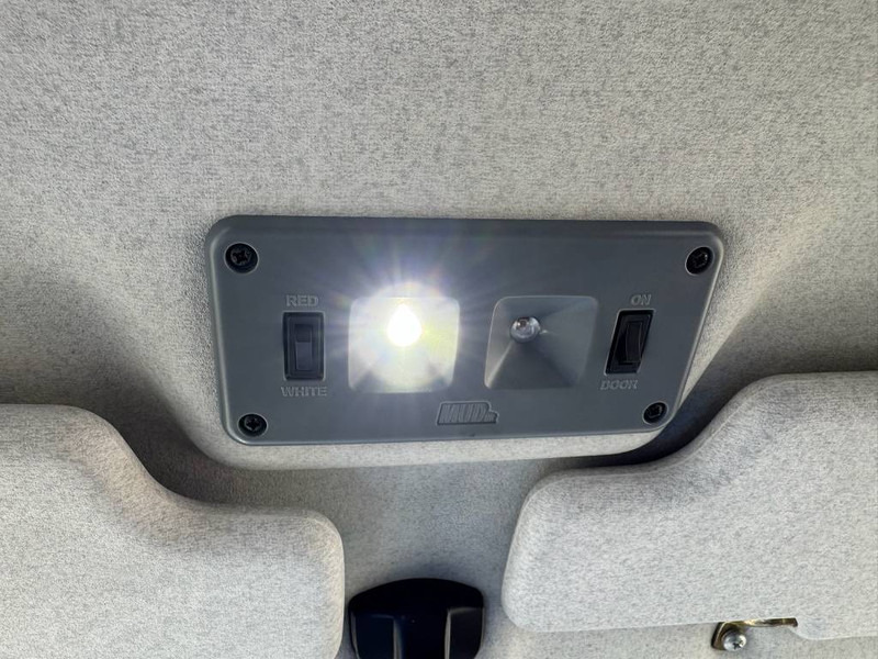 Vieglā automašīna Land Rover Defender: foto 18