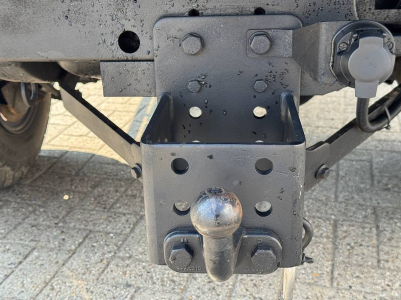 Vieglā automašīna Land Rover Defender: foto 9
