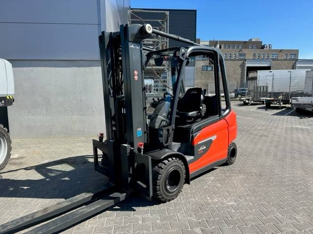 Linde E35L - Elektroiekrāvējs: foto 1 Linde E35L - Elektroiekrāvējs: foto 1