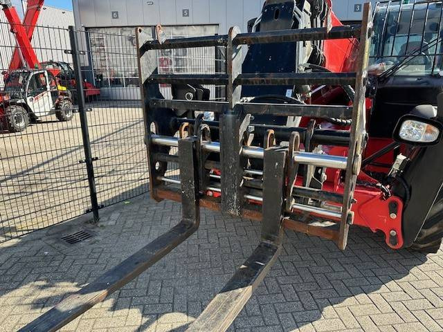 Manitou MT 1440 - Teleskopiskais iekrāvējs: foto 4 Manitou MT 1440 - Teleskopiskais iekrāvējs: foto 4