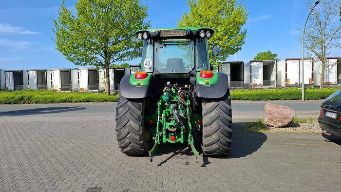 John Deere 6110 MC - Traktors: foto 3 John Deere 6110 MC - Traktors: foto 3