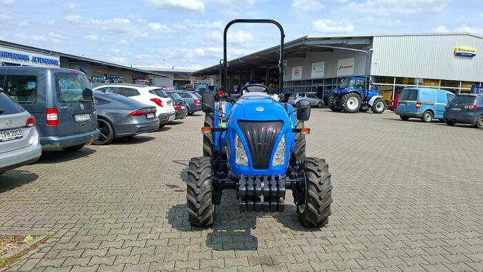 New Holland Boomer 35 - Traktors: foto 5 New Holland Boomer 35 - Traktors: foto 5