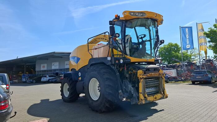 New Holland FR 9060 - Lopbarības kombains: foto 2 New Holland FR 9060 - Lopbarības kombains: foto 2