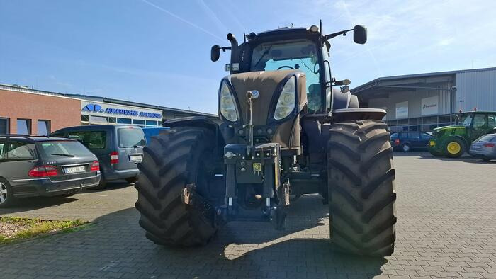 New Holland T8.275 - Traktors: foto 2 New Holland T8.275 - Traktors: foto 2