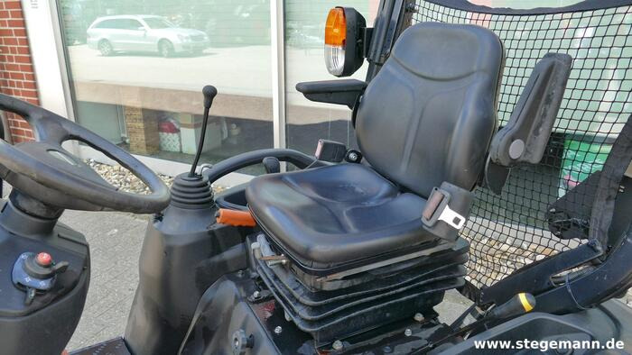 Yanmar SA 221 B - Traktors: foto 5 Yanmar SA 221 B - Traktors: foto 5