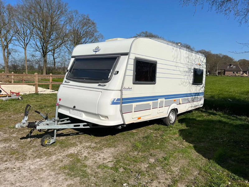 Hobby Excellent zeer nette caravan met voortent, luifel en fietsendrager! - Dzīvojamais treileris: foto 1 Hobby Excellent zeer nette caravan met voortent, luifel en fietsendrager! - Dzīvojamais treileris: foto 1