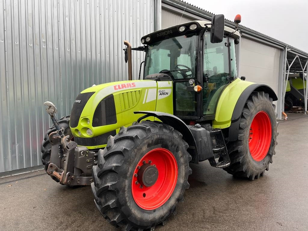 Claas Arion 640 CIS - Traktors: foto 1 Claas Arion 640 CIS - Traktors: foto 1