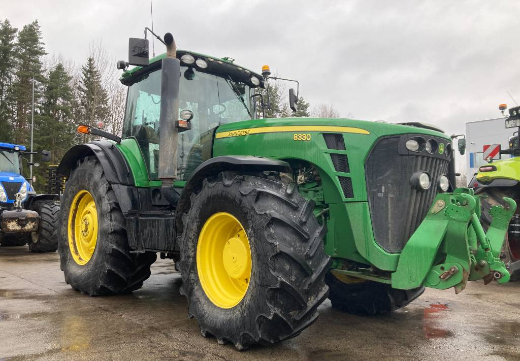 Traktors John Deere 8330 AutoPower: foto 1