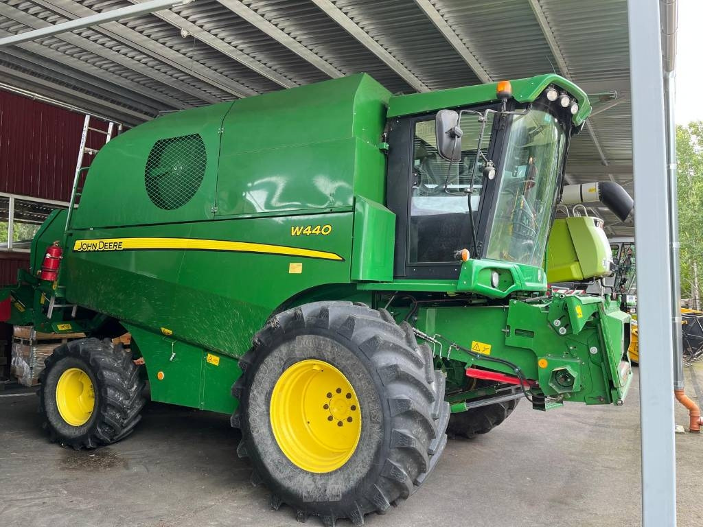 John Deere W 440  - Labības kombains: foto 1 John Deere W 440  - Labības kombains: foto 1