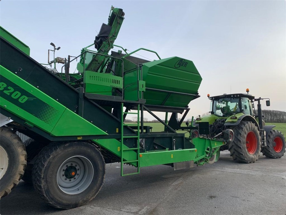 AVR
8200 Spirit Ekstra aksel med hjultræk - Kartupeļu kombains: foto 3 AVR
8200 Spirit Ekstra aksel med hjultræk - Kartupeļu kombains: foto 3
