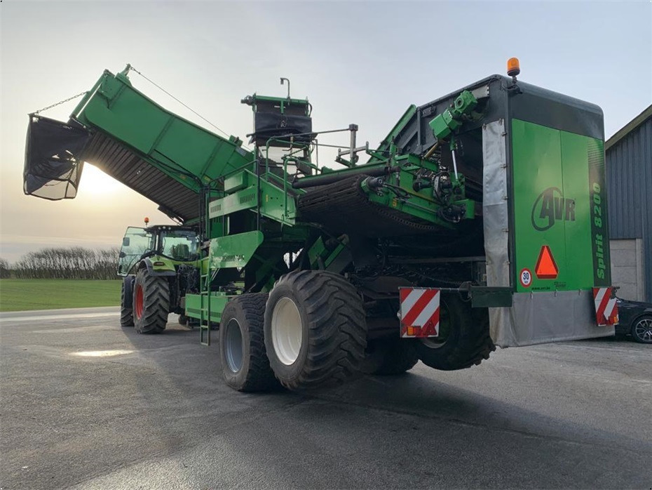 AVR
8200 Spirit Ekstra aksel med hjultræk - Kartupeļu kombains: foto 1 AVR
8200 Spirit Ekstra aksel med hjultræk - Kartupeļu kombains: foto 1