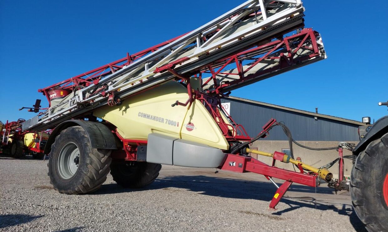 Hardi Commander 7000i - 36 m Twin - Piekabināmais miglotājs: foto 4 Hardi Commander 7000i - 36 m Twin - Piekabināmais miglotājs: foto 4