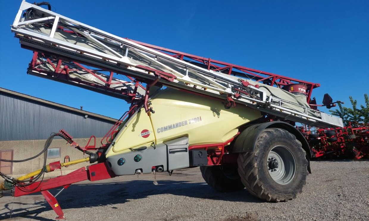 Hardi Commander 7000i - 36 m Twin - Piekabināmais miglotājs: foto 2 Hardi Commander 7000i - 36 m Twin - Piekabināmais miglotājs: foto 2
