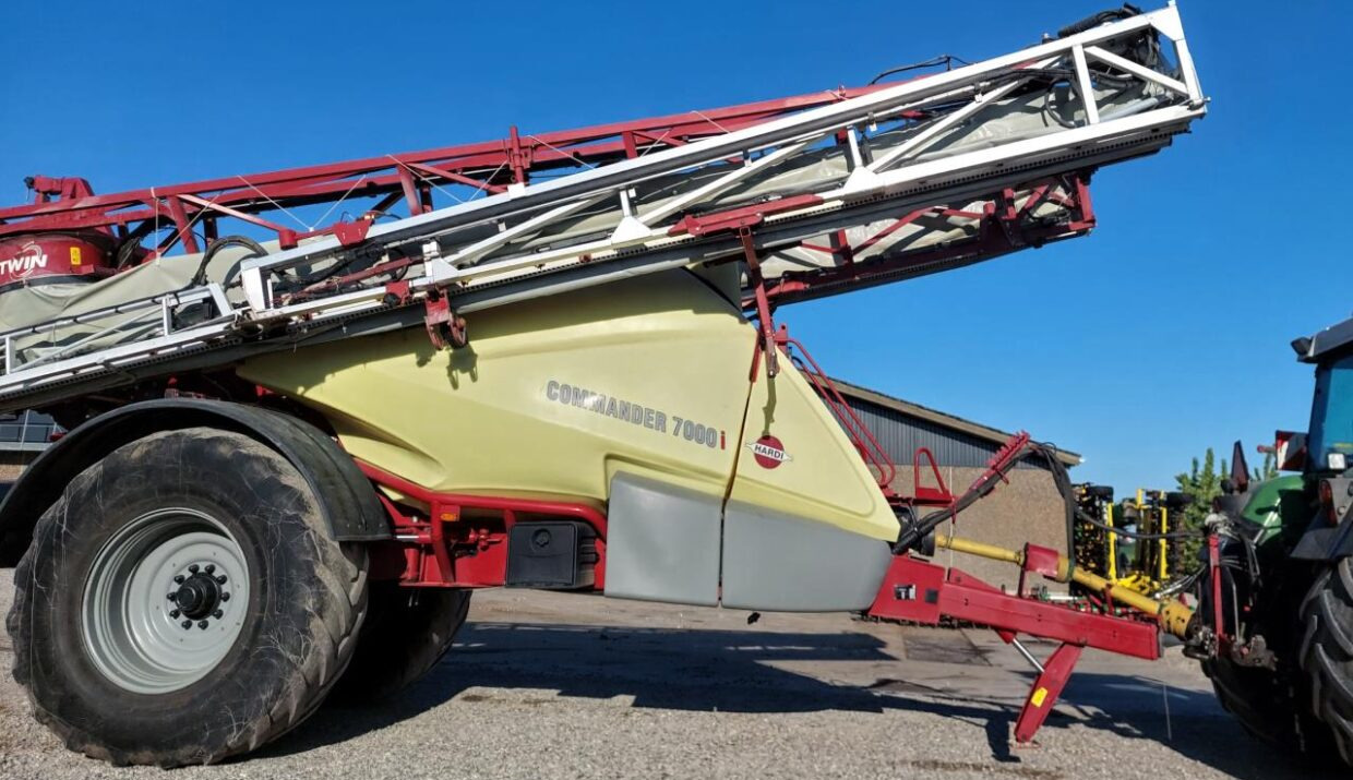 Hardi Commander 7000i - 36 m Twin - Piekabināmais miglotājs: foto 5 Hardi Commander 7000i - 36 m Twin - Piekabināmais miglotājs: foto 5