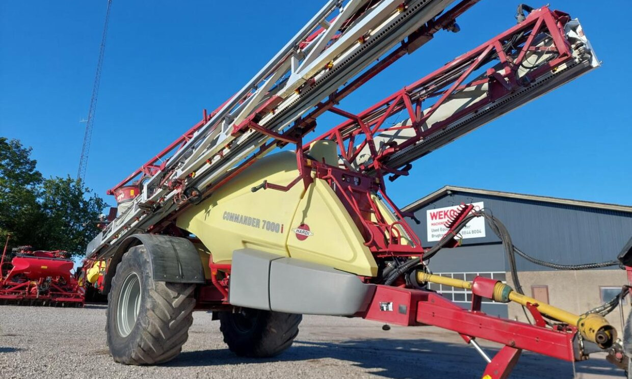 Hardi Commander 7000i - 36 m Twin - Piekabināmais miglotājs: foto 1 Hardi Commander 7000i - 36 m Twin - Piekabināmais miglotājs: foto 1