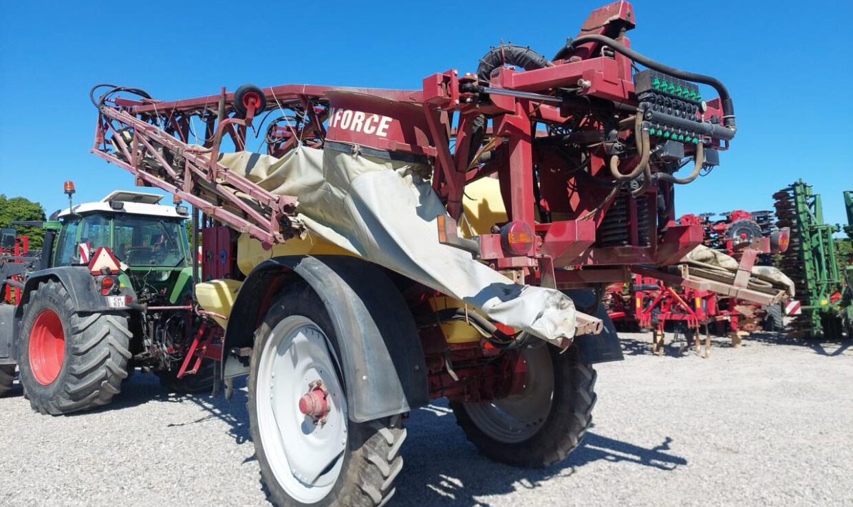 Hardi Commander Plus 4200 - 28m Twin - Piekabināmais miglotājs: foto 2 Hardi Commander Plus 4200 - 28m Twin - Piekabināmais miglotājs: foto 2