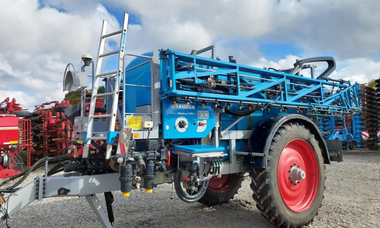 Lemken ALBATROS 9 6000 L med GPS - Piekabināmais miglotājs: foto 2 Lemken ALBATROS 9 6000 L med GPS - Piekabināmais miglotājs: foto 2