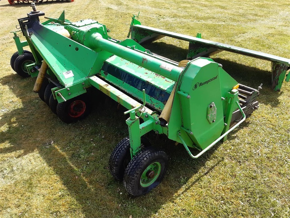 Rumptstad
RSF 2000 - Zemes frēze: foto 1 Rumptstad
RSF 2000 - Zemes frēze: foto 1