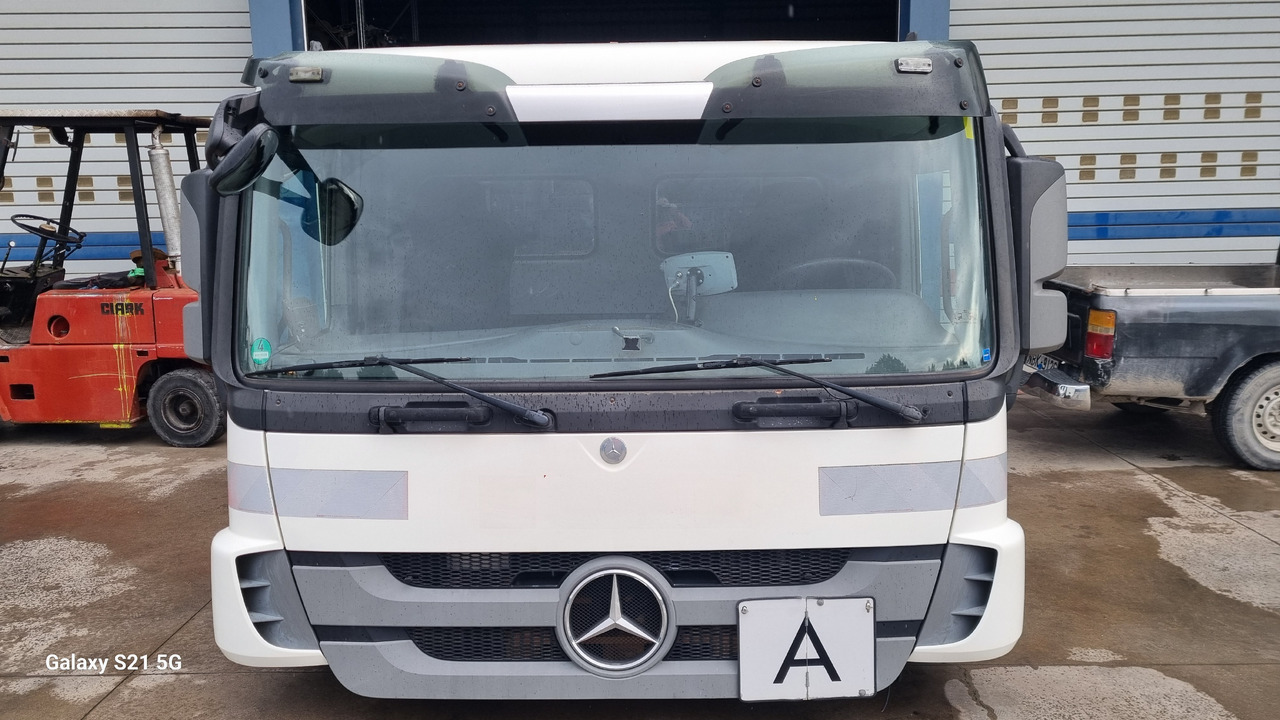 MERCEDES ACTROS MP3 MEDIUM - Kabīne: foto 2 MERCEDES ACTROS MP3 MEDIUM - Kabīne: foto 2
