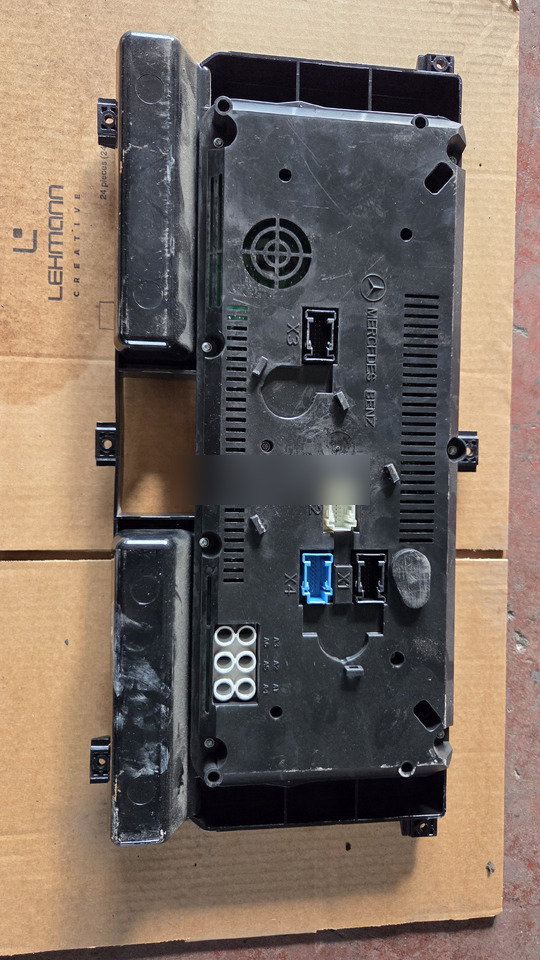 MERCEDES-BENZ econic - Mērinstrumentu panelis - Autobuss: foto 2 MERCEDES-BENZ econic - Mērinstrumentu panelis - Autobuss: foto 2