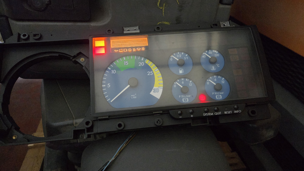 MERCEDES INSTRUMENT PANEL ATEGO A0004464521 - Mērinstrumentu panelis: foto 1 MERCEDES INSTRUMENT PANEL ATEGO A0004464521 - Mērinstrumentu panelis: foto 1