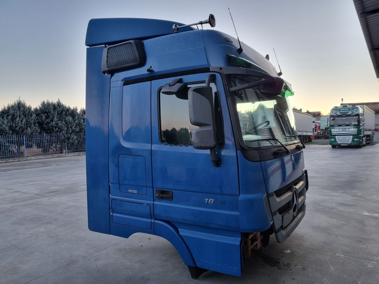 Mercedes-Benz ACTROS MP3 - Kabīne - Kravas automašīna: foto 1 Mercedes-Benz ACTROS MP3 - Kabīne - Kravas automašīna: foto 1