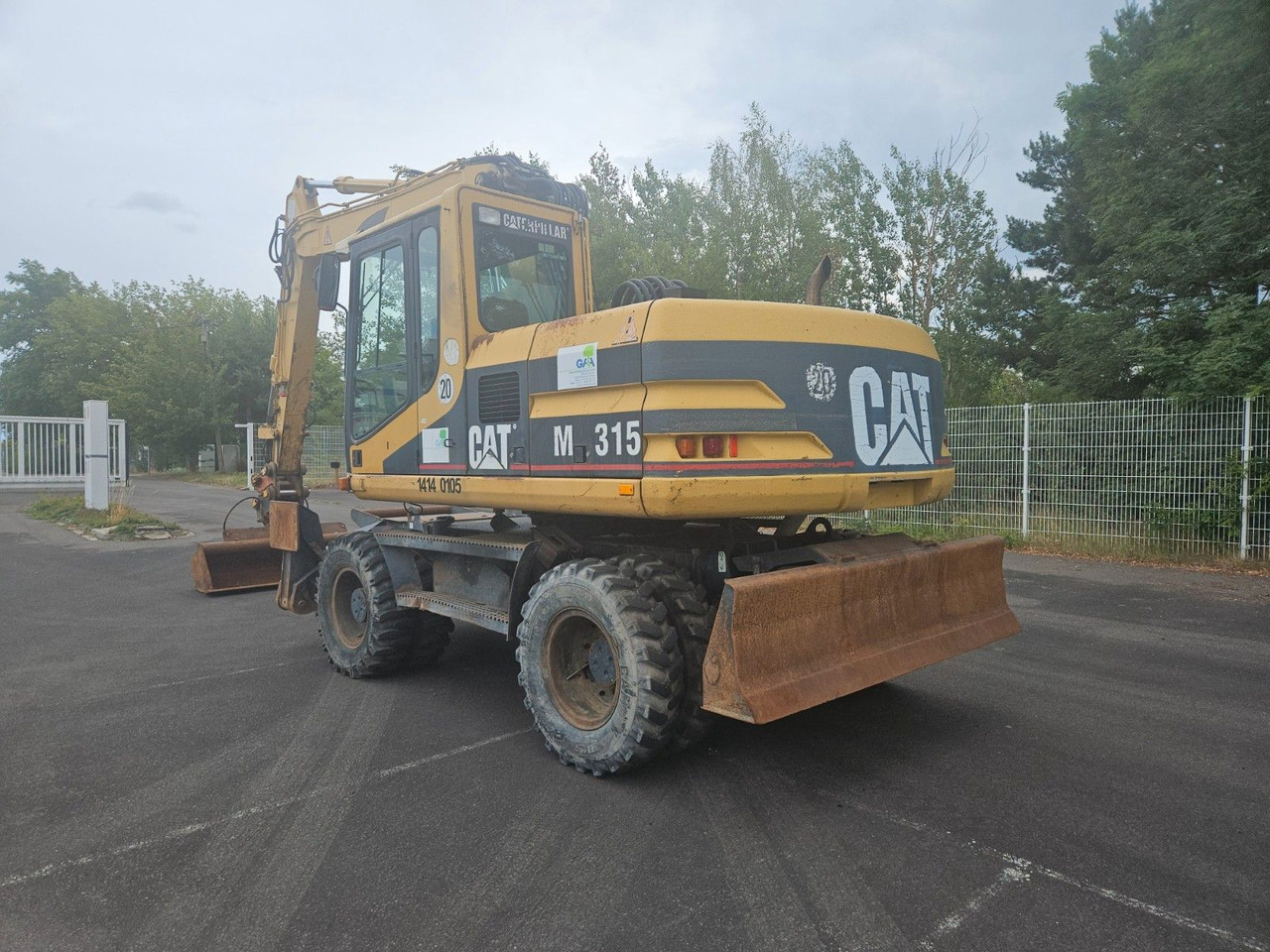 CAT M315 Mobilbagger mit Pratzen und Schild - Riteņu ekskavators: foto 2 CAT M315 Mobilbagger mit Pratzen und Schild - Riteņu ekskavators: foto 2