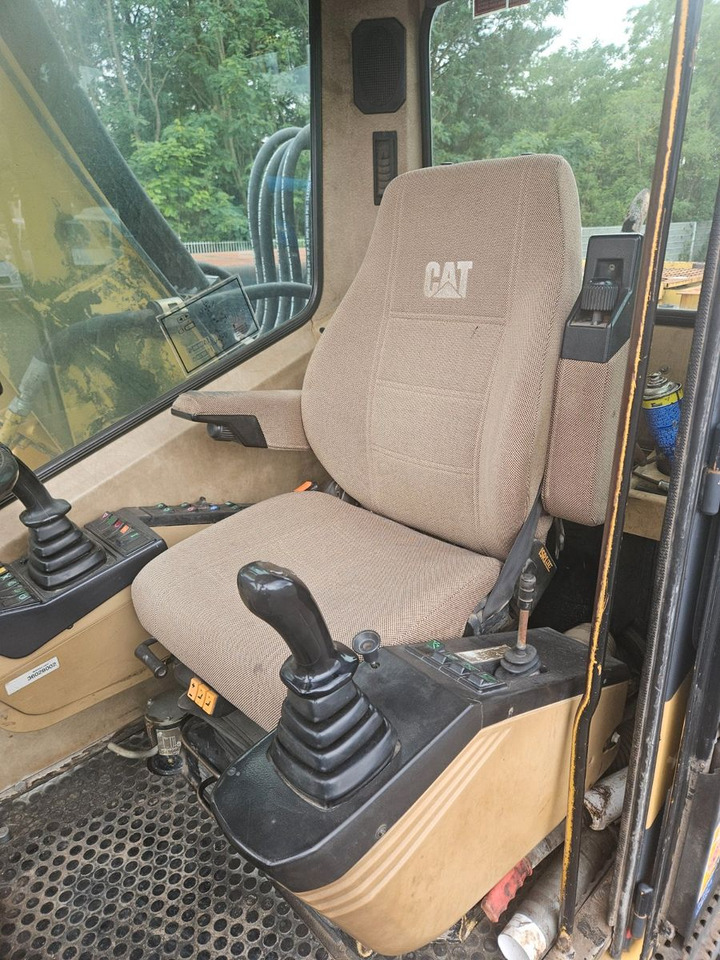 CAT M315 Mobilbagger mit Pratzen und Schild - Riteņu ekskavators: foto 5 CAT M315 Mobilbagger mit Pratzen und Schild - Riteņu ekskavators: foto 5