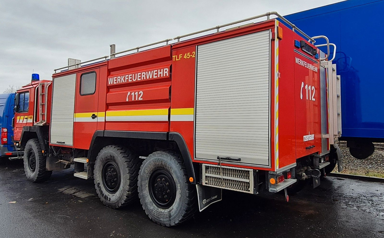 MAN 15.232 DF 6x6 KAT1 Feuerwehr TLF 4500/500 - Autocisterna: foto 3 MAN 15.232 DF 6x6 KAT1 Feuerwehr TLF 4500/500 - Autocisterna: foto 3